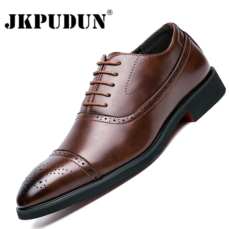 Pointed Toe Men Oxford Shoes Leather British Business Casual Shoes Lace Up Men Moccasins Luxury Men Brogue Shoes Zapatos Hombre