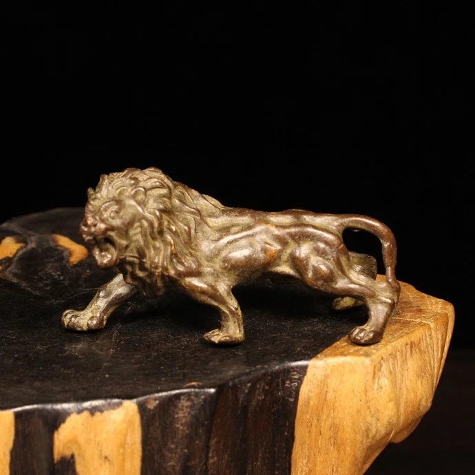 

copper cast animal bronze lion home accessories lion mini copper crafts play a boy gift.