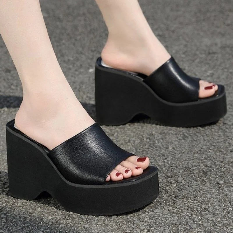 Schuhe für Frauen neue Mode Sommer Damen Hausschuhe einfarbig einfach High Heel dicken Boden wasserdicht plus Größe Schuhe