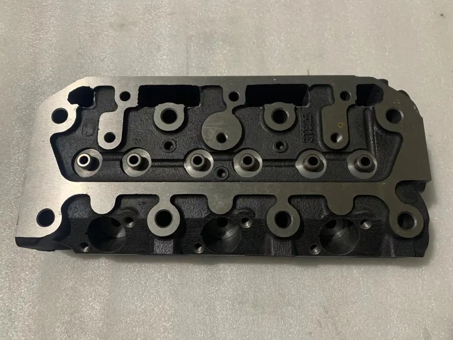 Good Genuine Parts Cylinder Head Original Engine Spare Parts 4TNE94 for Excavator in Stock