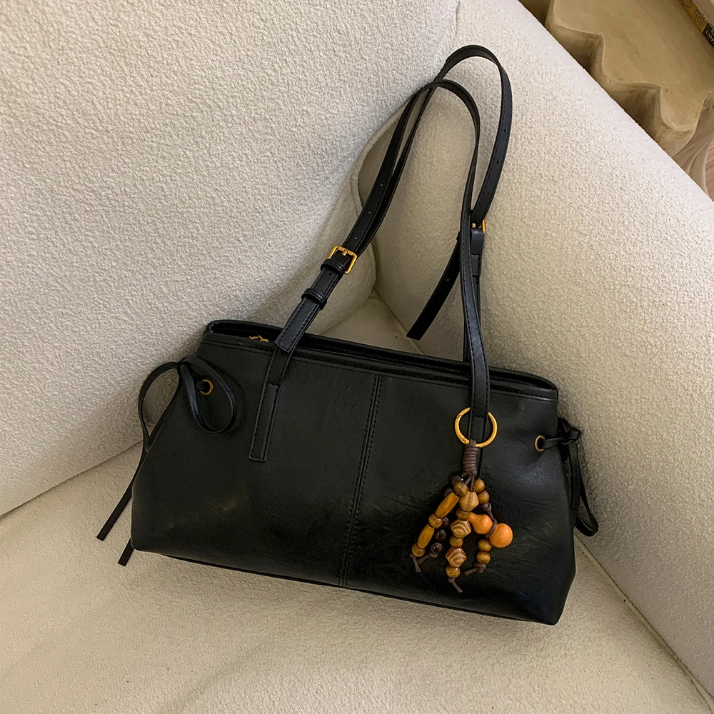 Large Capacity Shoulder Bag Women 2025 New Autumn Winter Versatile All-Match Underarm Bags High Grade Pu Commute Armpit Packs