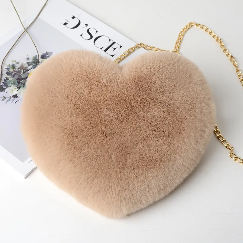 Moda kadın kalp şeklinde çanta sevimli Kawaii Faux kürk Crossbody çanta cüzdan peluş zincir omuzdan askili çanta Lady çanta