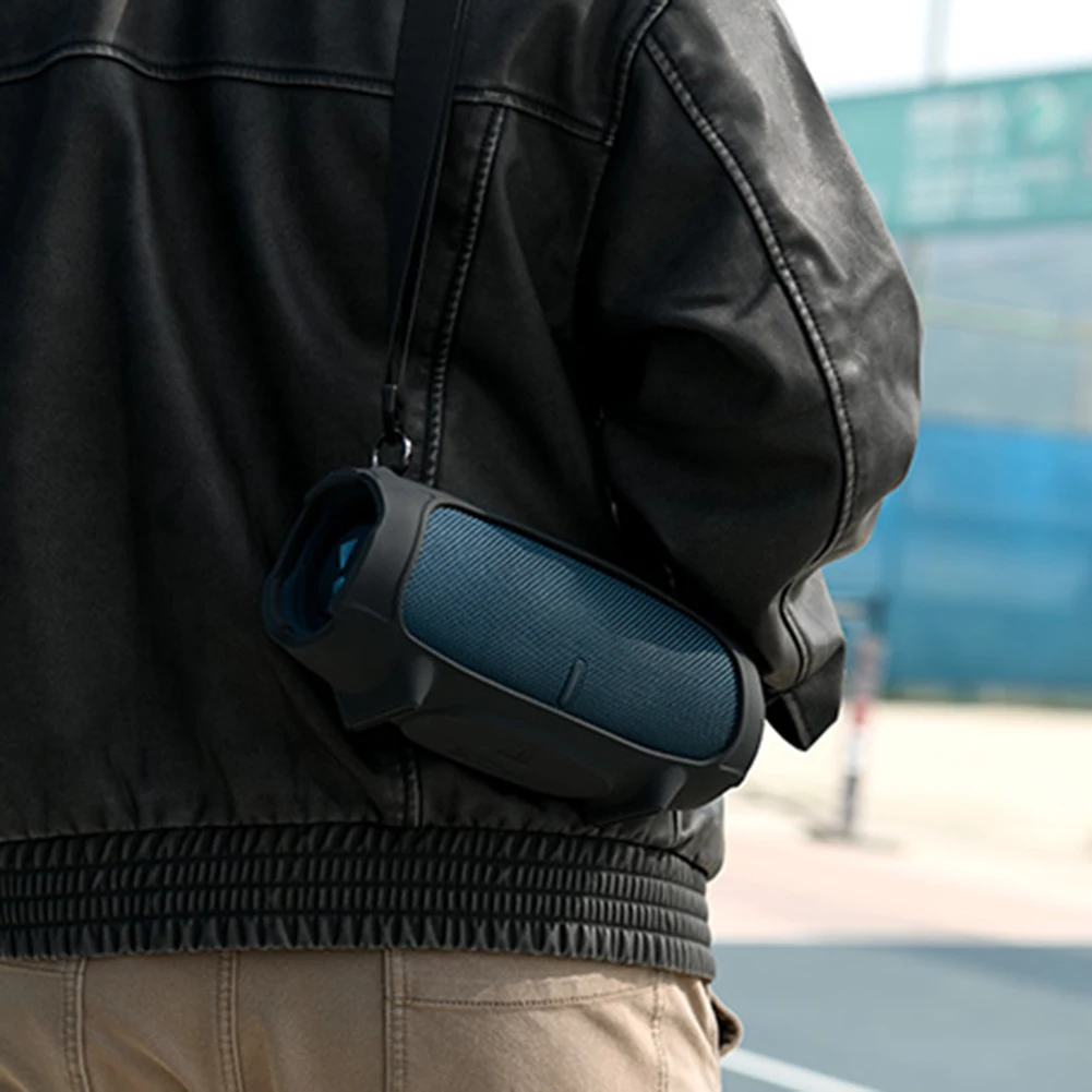 حافظة غطاء سيليكون ممتازة مع حزام لسماعات JBL Charge 5 توفر حماية ضد السقوط وقابلية للحمل
