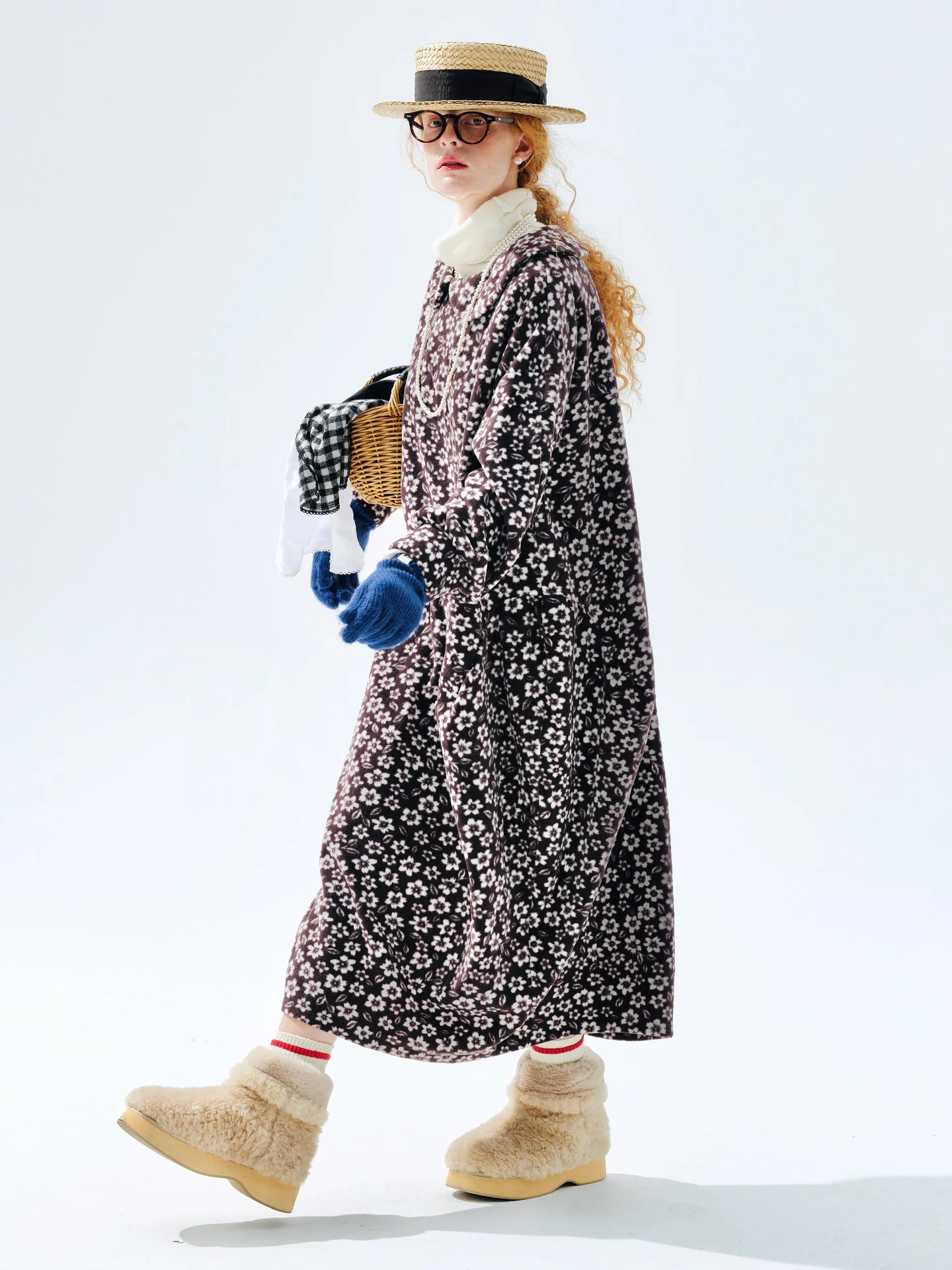 

Snow Grain Fleece Floral Dress imakokoni 2025 Winter Retro Elegant Crew Neck Warm Loose Mid-Length Dress Style 255301