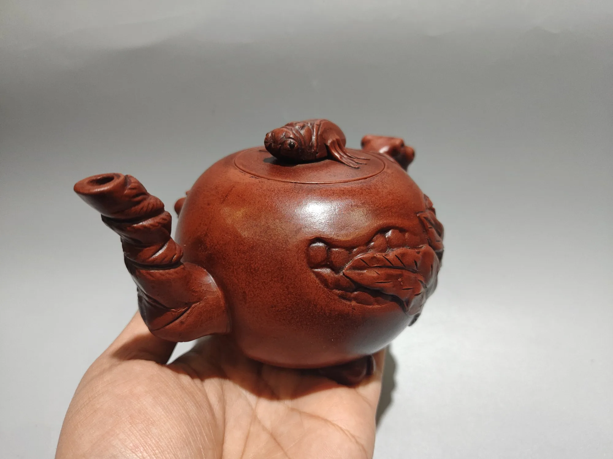Yixing Purple Clay Teapot Red clay Pomegranate pot Insect statue cover kettle Teapot Flagon Tea Maker Office Ornaments