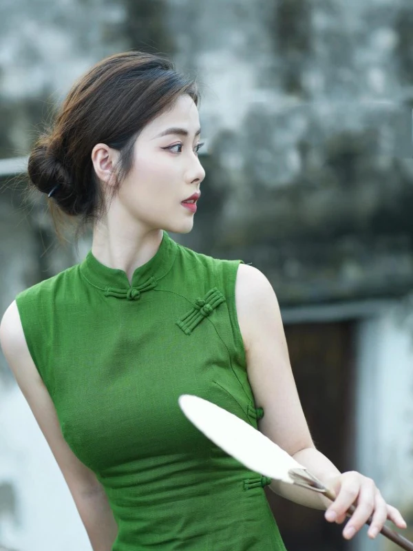 

Green Sleeveless Long New Chinese Style Qipao Young Version Improved Design Summer Vintage Atmosphere Girl's Fashion Dress