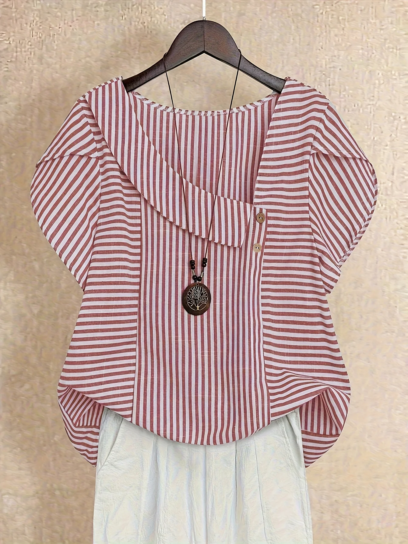 

Женская элегантная полосатая футболка из искусственного Нью-Йорка больших размеров с асимметричным вырезом, декоративными пуговицами и дизайном с половиной рукава f