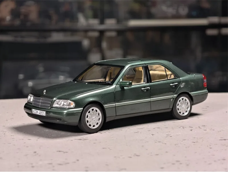 New Arrival Rare Color 1/18 Special Price Die-cast Metal German Luxury C-class Car Model Furniture Display Collection Toys