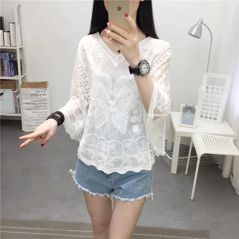 Lente Zomer Mode Witte V-hals Baty Mouw vrouwen Blouse Casual Losse Trui Zoete Geborduurde Kant Dame Tops Nieuwe MS16