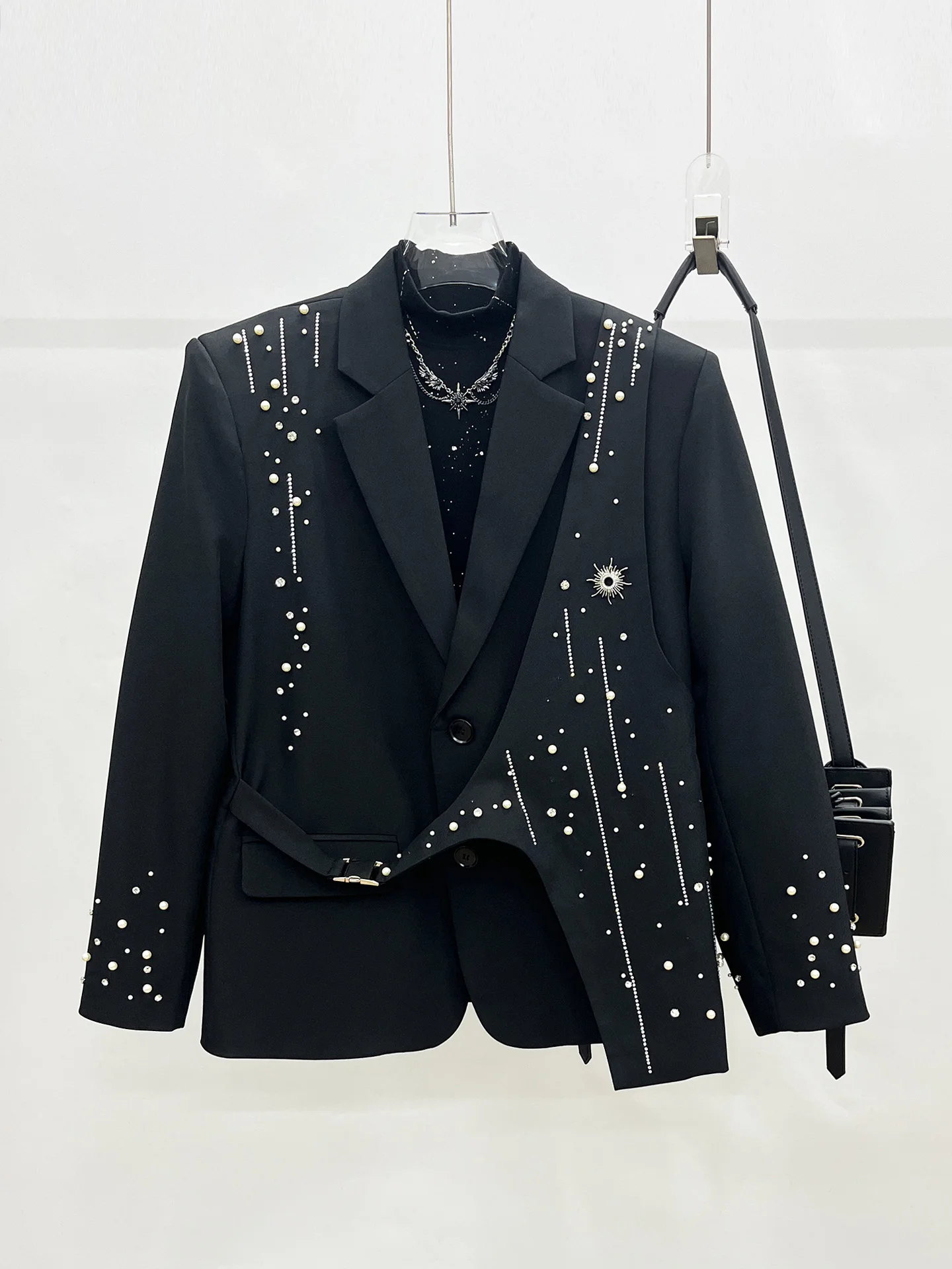 

Faionable Casual Bla Suit Jaet Youth Sle Metal Decoration No Ironing Treaent Loose Fit Autumn New Arrival