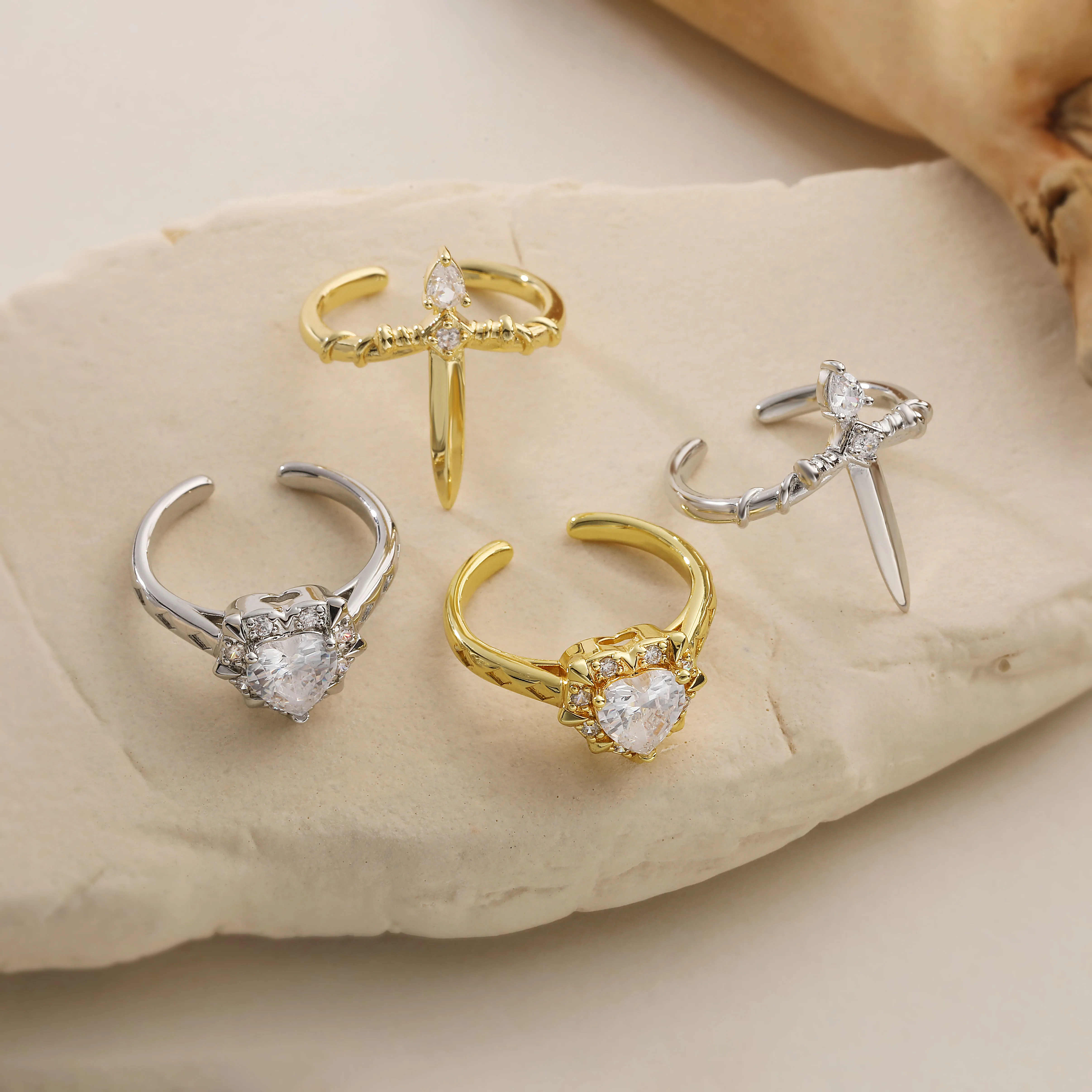 “Arrow Through the Heart” Zircon Ring Stacking Jewelry for Couples, 18K Gold-Plated Brass Zircon Unisex Jewelry