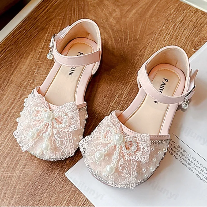 

Girl Sandals Summer 2025 New Kids Fashion Princess Flat Sandals Lace Bowknot Sweet Versatile Children Wedding PU Leather Shoes