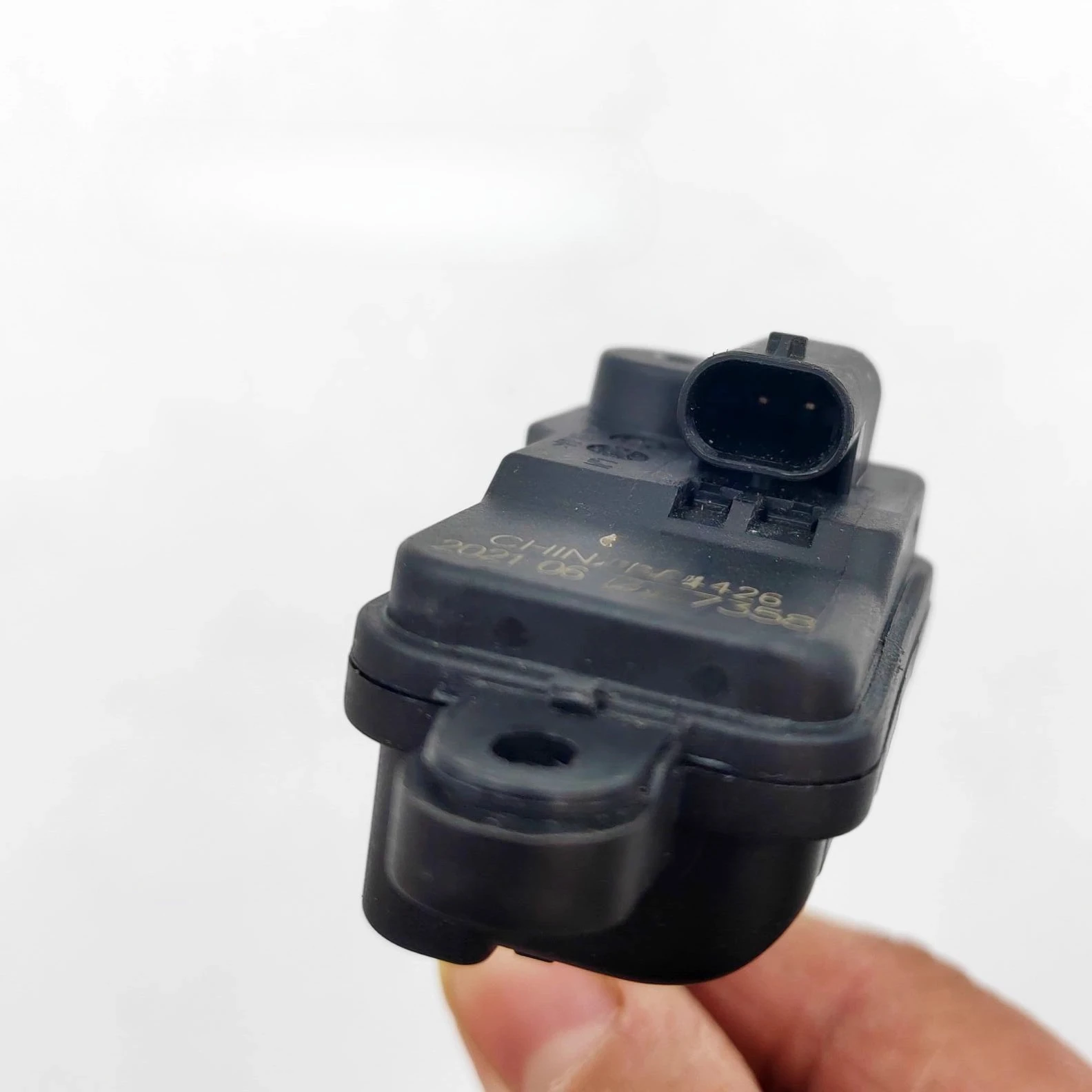 Picture 5: For Volkswagen Magotan B8 Golf CC Fuel Filler Cap Motor