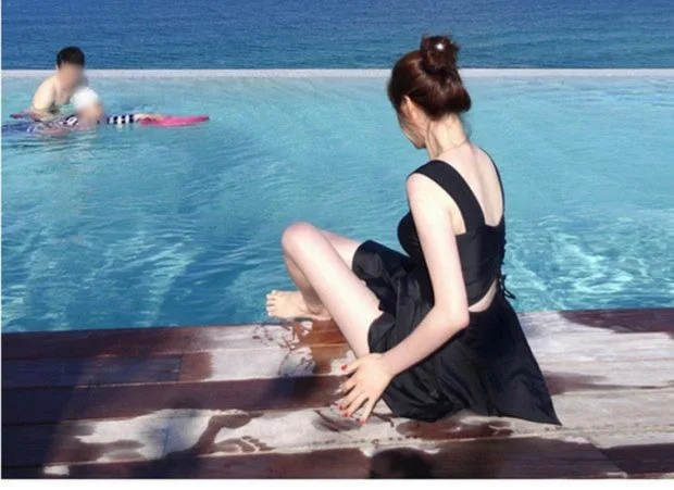 Baju Renang Satu Potong Baru untuk Wanita, Menutupi Perut dan Melangsingkan, Mengumpulkan Pakaian Renang Tepi Laut Seksi, Merendam di Pemandian Air Panas