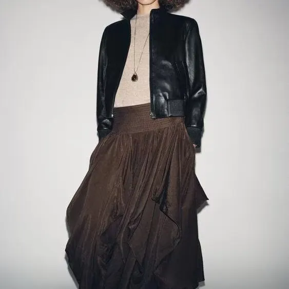 Faionable ميدي تنورة المرأة الخريف الشتاء جديد وصول ثلاثية الأبعاد ستيريو ZR Sle الوقوف صالح Ci تخفيف ألياف البوليستر تنورة