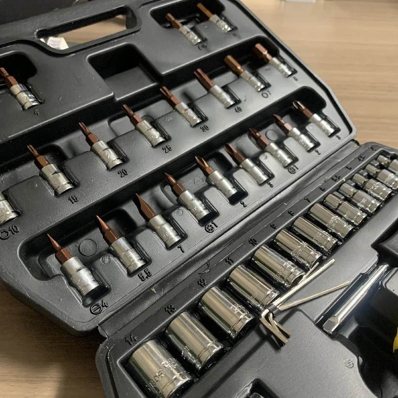 46 PCS Set 1/4'' Ratchet Wrench Socket Set  T10-T40,PH1-PH3 Crewdriver Set with T-shape Cross and Short Socket, Ratchet Wrench