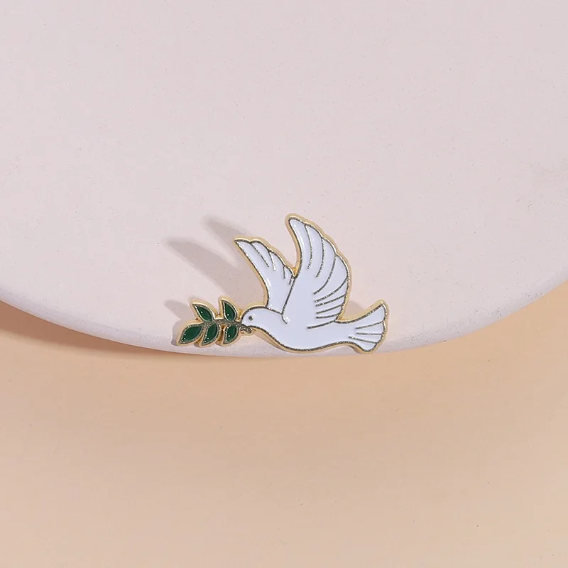 Lindo dibujo animado simbolizando el mundo paz paloma esmalte broche creativo paloma oliva solapa Pin insignia joyería deportiva regalo para chico amigo