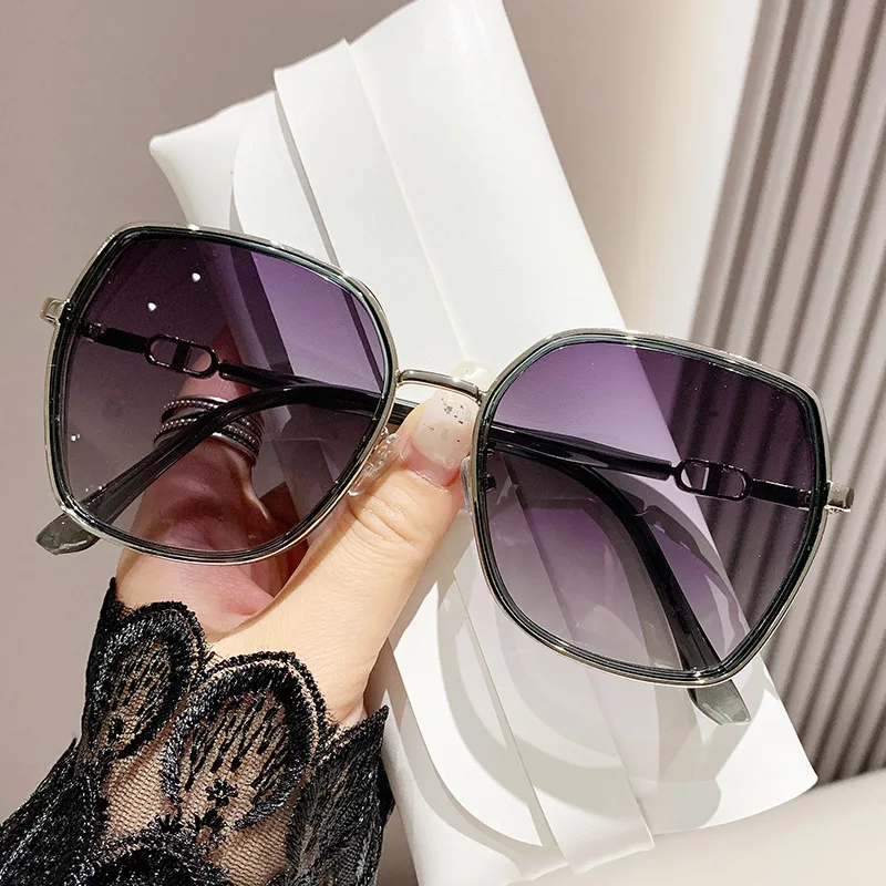 Hot Selling New Sunglasses Mirror Female UV Protection  Frame Net Fashionable Bright Edge Advanced Sense Driving Glasses T100