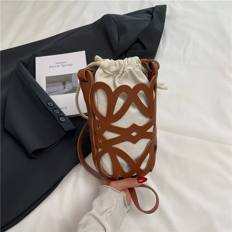 

2025 Autumn Women's Drawstring Bucket Bag Niche Design Round Barrel Crossbody Purse Vintage Chic Shoulder Bag for Casual Dating