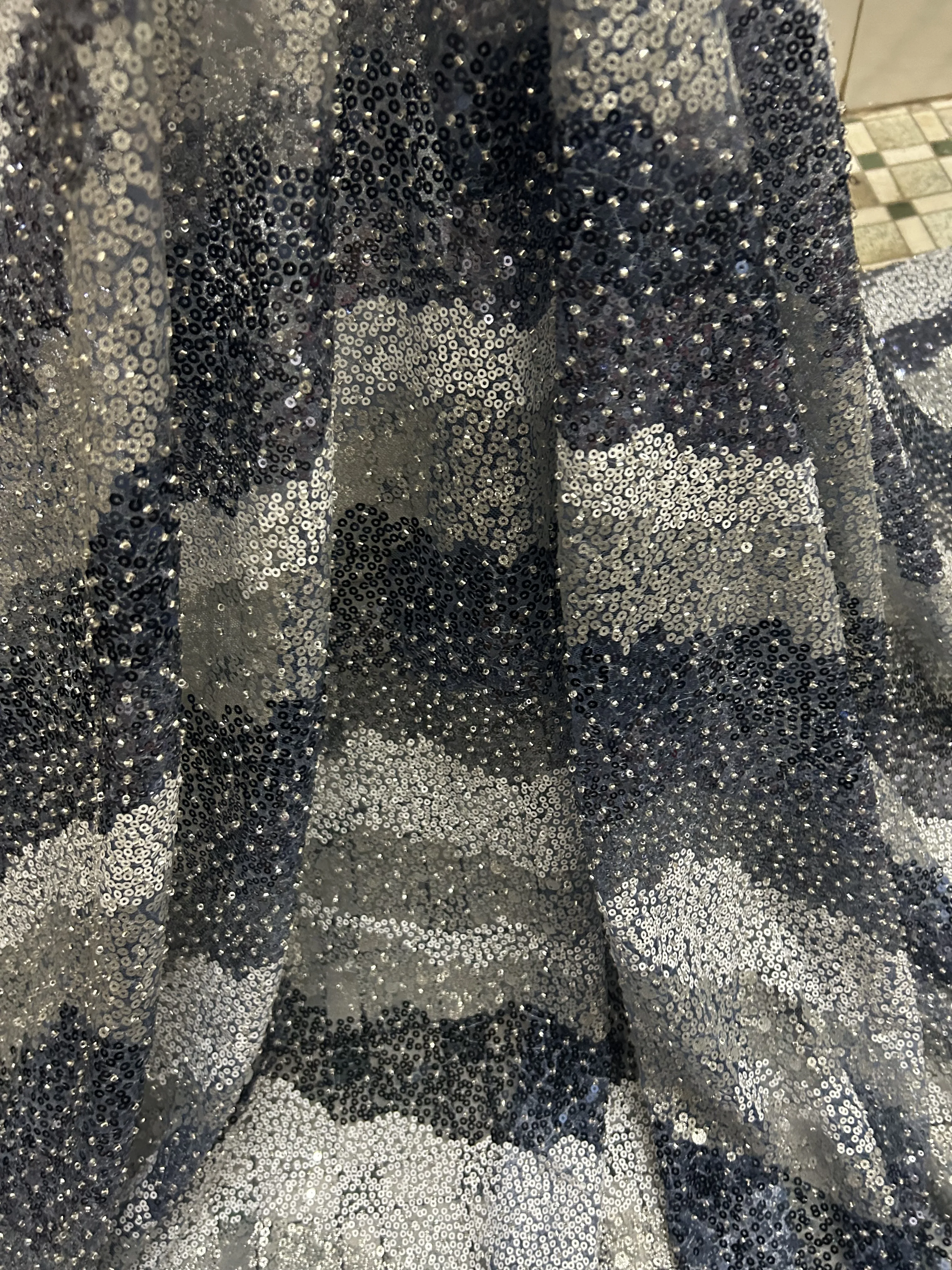 Good Looking Design  French Nigerian Sequins Beads Lace Fabric 42-71005 Embroidered Tulle for Wedding Show or Party Dress