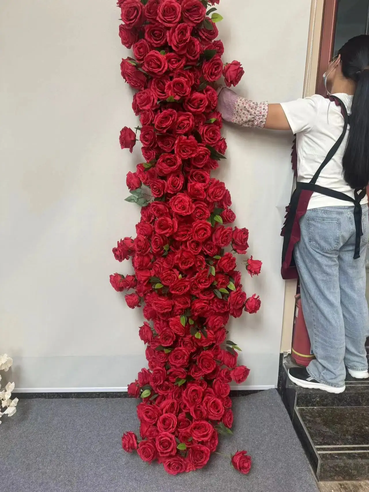 Artificial Red Rose Wedding Backdrop Decoration Floral Arrangement Event Party Stage Decor Long Flower Runner Window Decorative