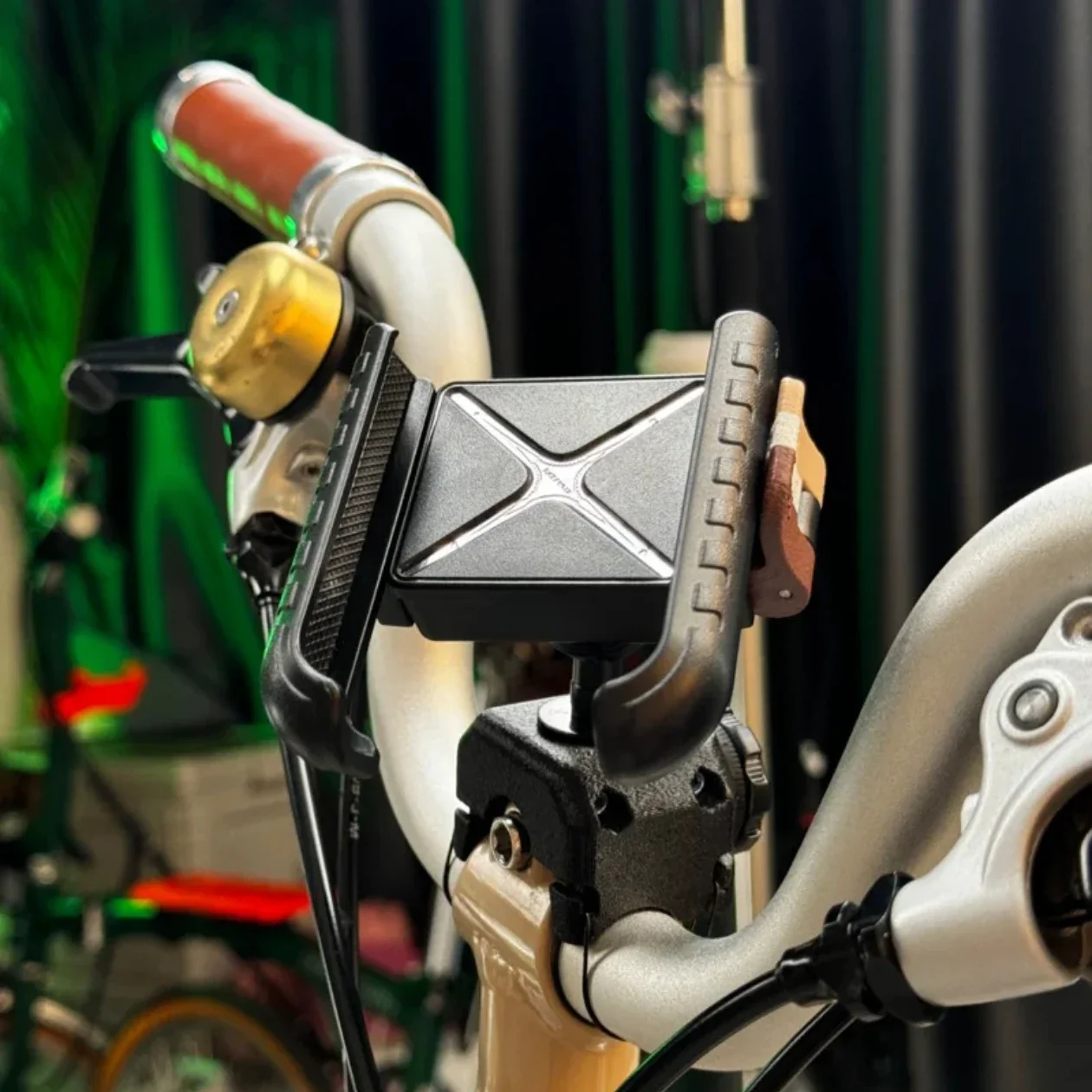 Uchwyt rowerowy na telefon komórkowy DC do różnych modeli, do rowerów składanych Brompton, antypoślizgowy, z regulacją rozmiaru.