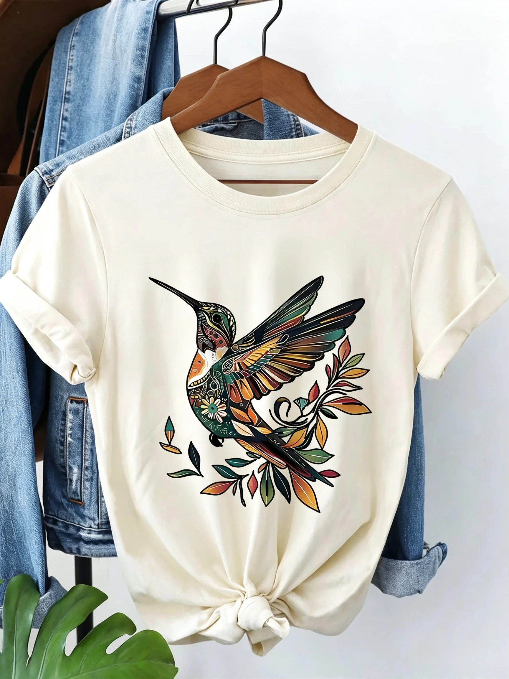 Decorative Style Hummingbird and Leaf Pattern Printed Round Neck Short Sleeved T-shirt for Summer Casual and Natural Fresh Top