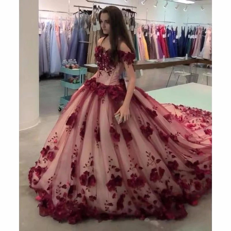 فستان Quinceanera مزين بالزهور ثلاثي الأبعاد مخصص عنابي مكشوف الكتفين للحفلات فساتين حفلات Quinceañera