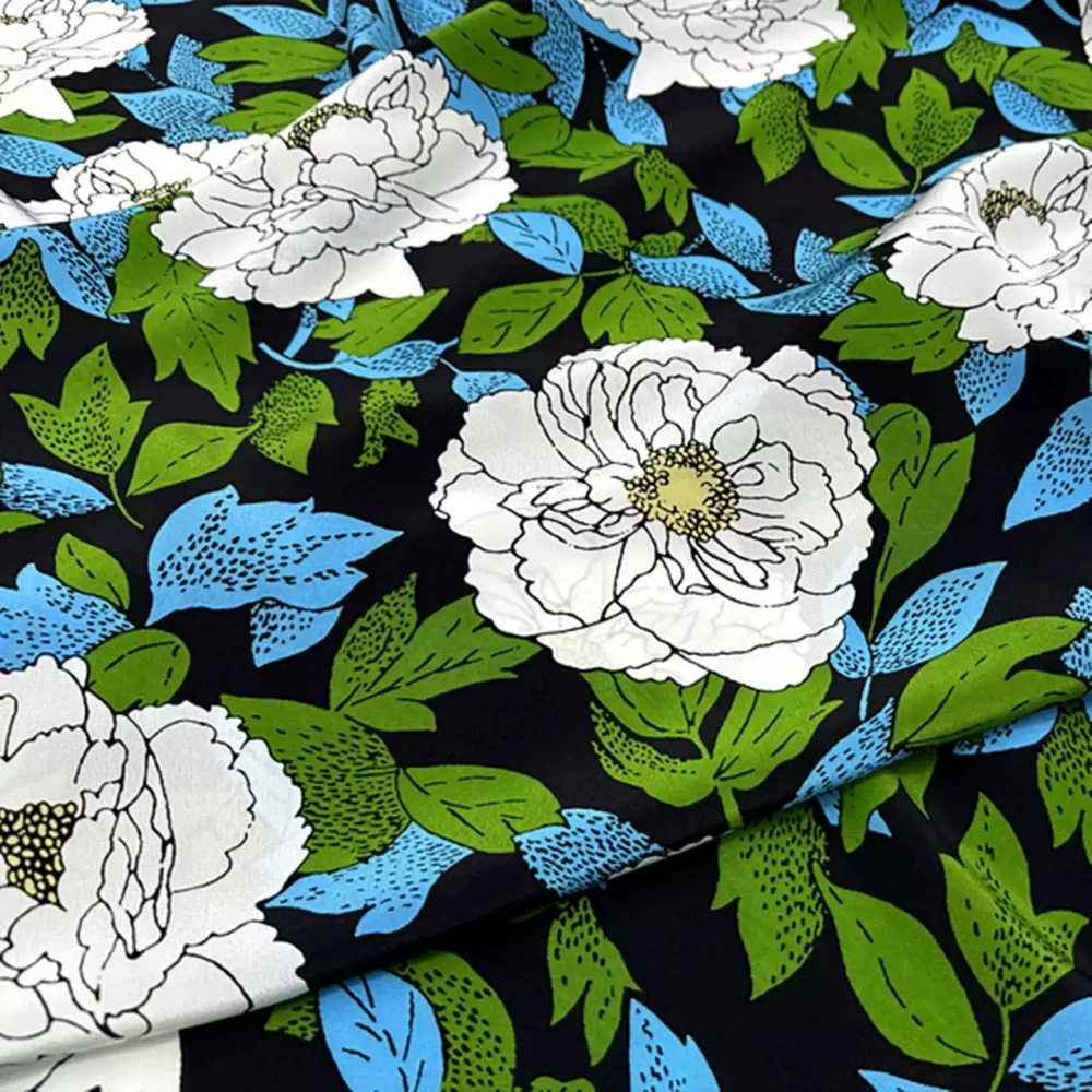 Nice White Large Flower Printed Smooth Comfortable Felling 100% Mulberry Silk CDC Fabric for Women Summer Shirt Dress Garment
