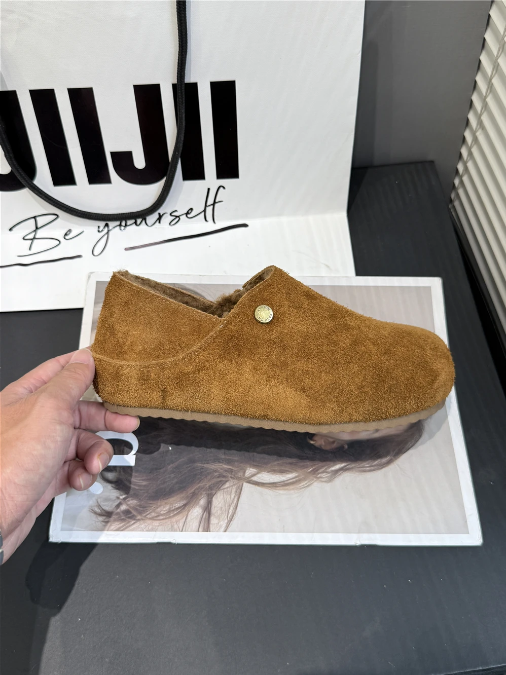 Lockige Flachschuhe aus Lammwollfell, Damen-Baumwollschuhe, warme Winter-Slipper, Damen-Loafer mit Gürtelschnalle, Woll-Mokasins, Damen-Fellstiefel. – Detail 18