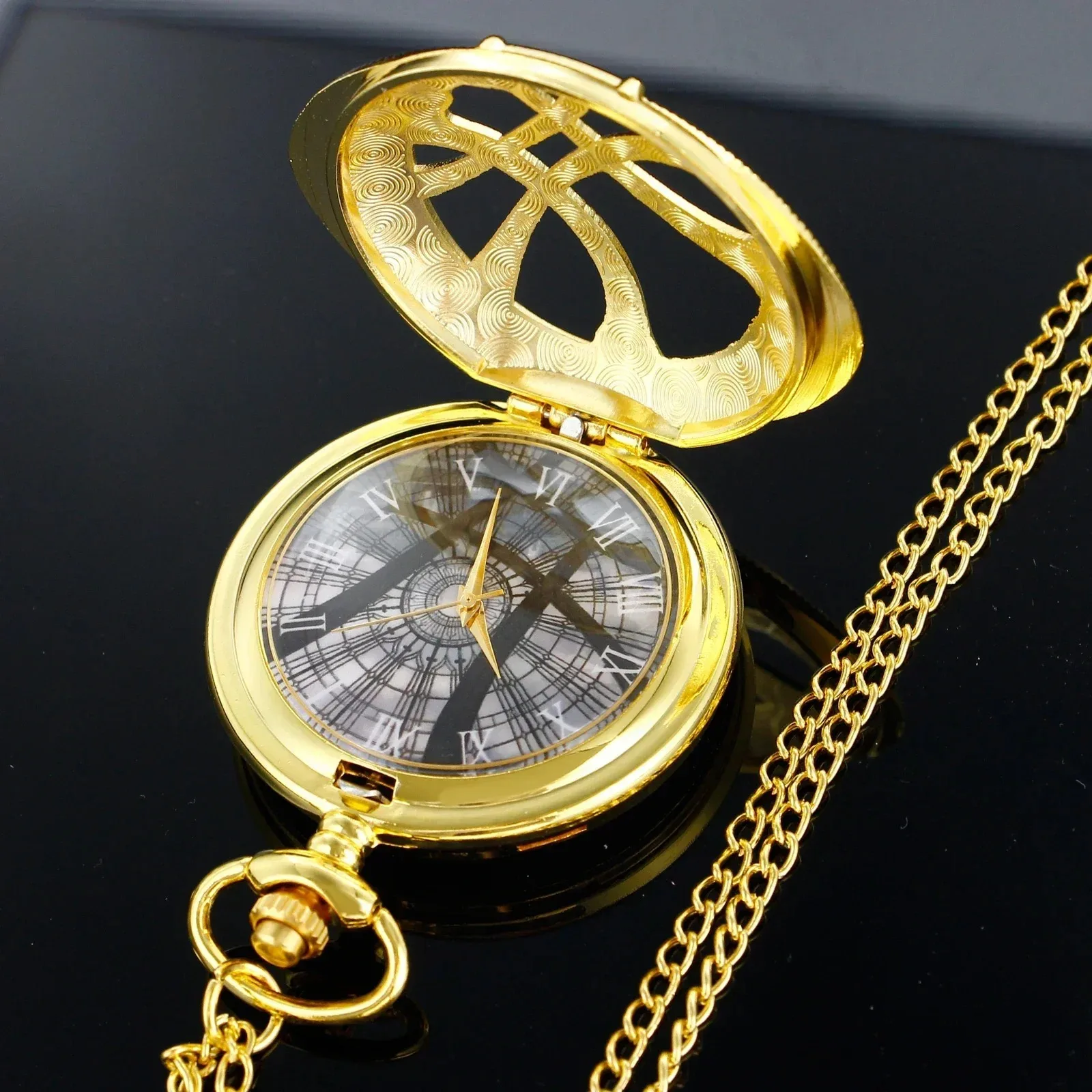 Gold Hollow Fashion Pocket Watches for Women Unisex Vintage Skeleton Quartz Pocket FOB Watch Necklace Pendant Souvenir for Men