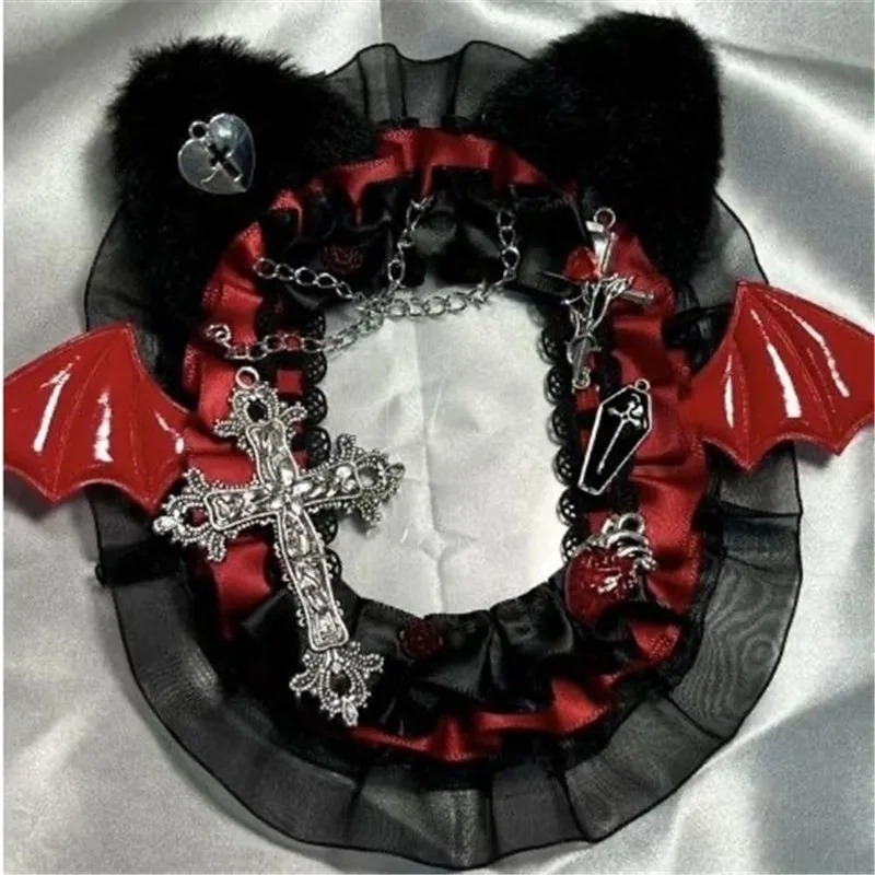 Portatarjetas negro Diablo, portatarjetas para niñas, alas de diablo rojo sangre, encaje de Anime Kpop, cubierta de póker hecha a mano, funda para insignia de postal