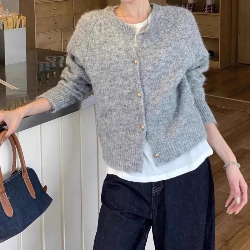 

Женский мягкий вязаный кардиган в корейском стиле, осень-зима, новый стиль, круглый вырез, маленькие золотые пуговицы, свободный свитер, пальто