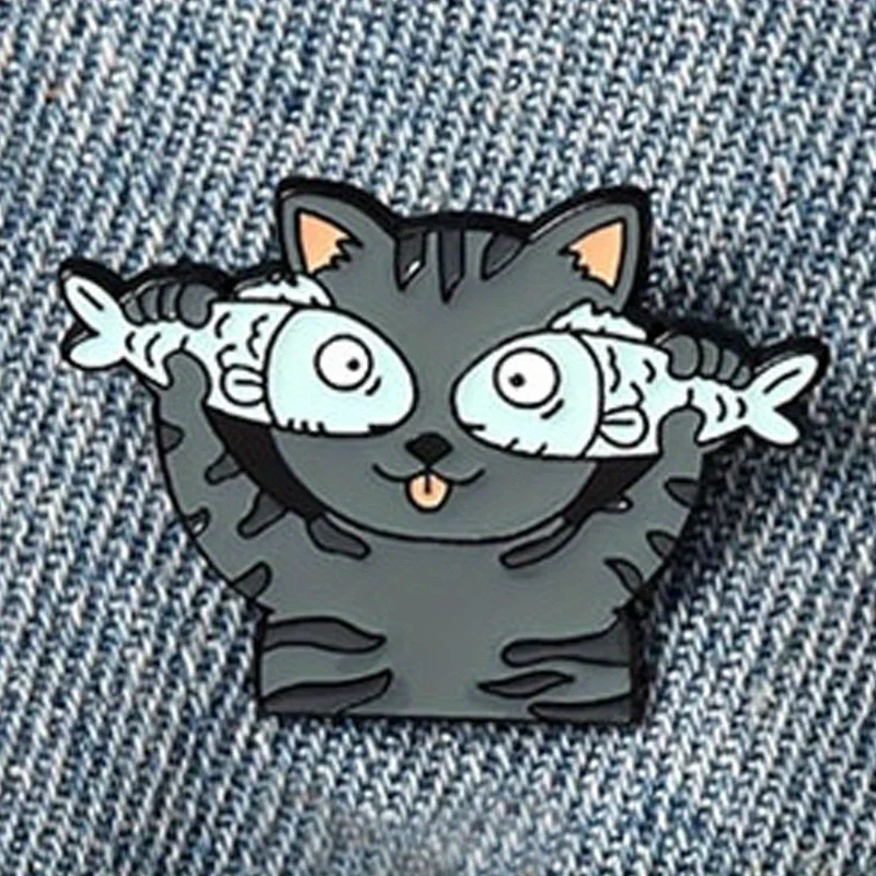 دبوس طوق زر القط مضحك ، في عيون القط ، لا يوجد سوى بروش السمك ، شارة لطيف