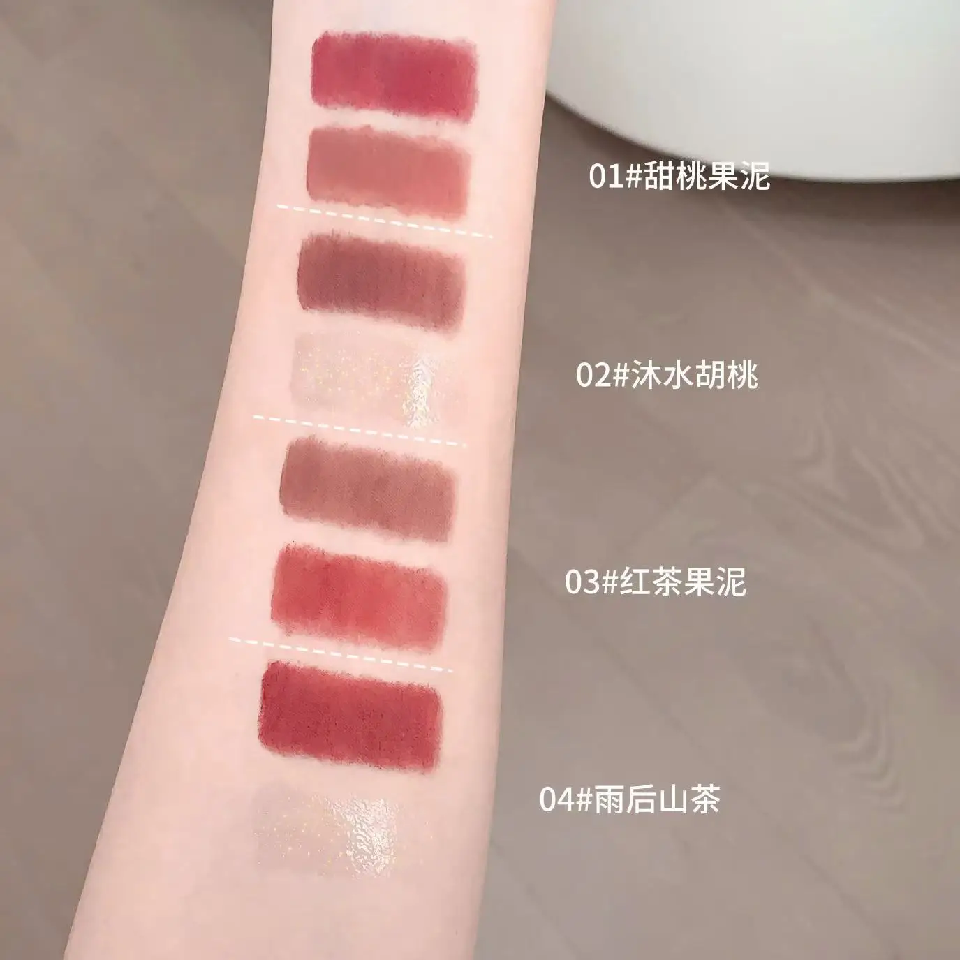 거울 워터 글로스 매트 매트 립 글로스는 쉽게 퇴색되지 않고 컵 스태킹 코팅 유물에 달라붙지 않습니다.