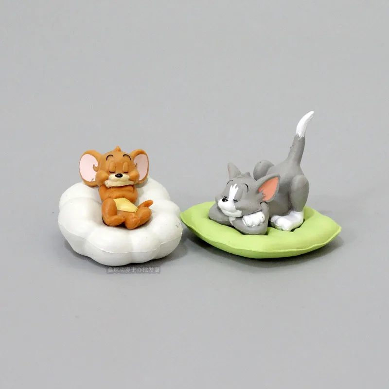 5pcs/a Set Cartoon Tom and Jerry Miniature Action Figures Tom and Jerry Kids Show Doll Car Ornaments Desktop Ornament Hot Toys