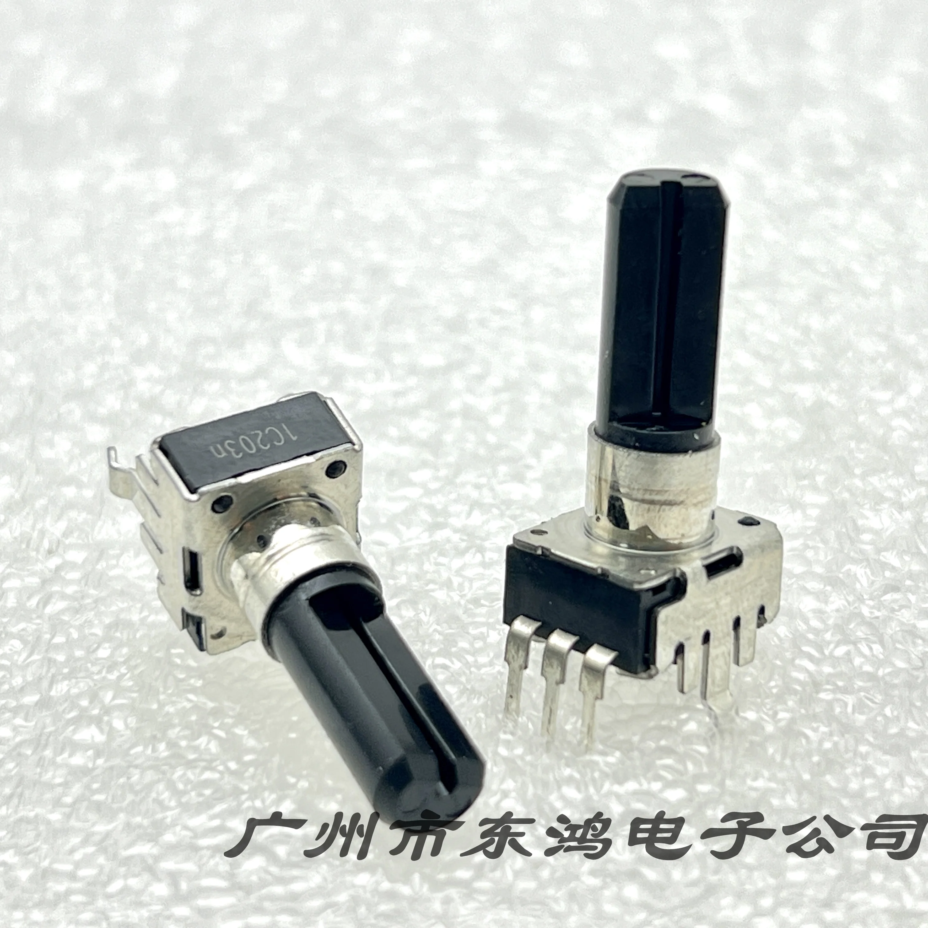 2 PCS Japanese NOBLE vocal art mixing console RK09 type 3-pin total gain potentiometer C20K shaft length 18mm
