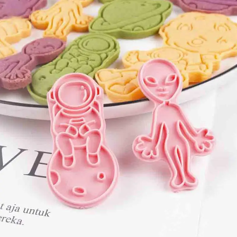 8Pcs Space Astronaut Cookie Cutter Set Spaceman Astronaut Shape Cartoon Pressable Biscuit Mould Cookie Stamp Cookie Tool