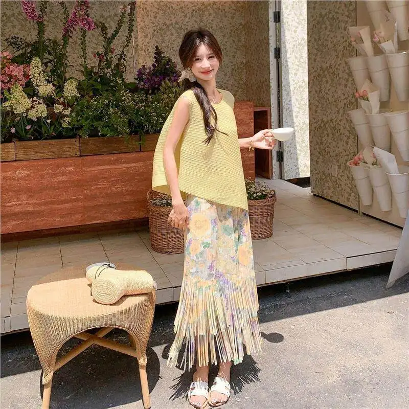 Dopamine Tone Summer Fashion Textured Vest Fringed Print Half Skirt Set Women's Short Sleeve Loose Fit Three Piece Suit