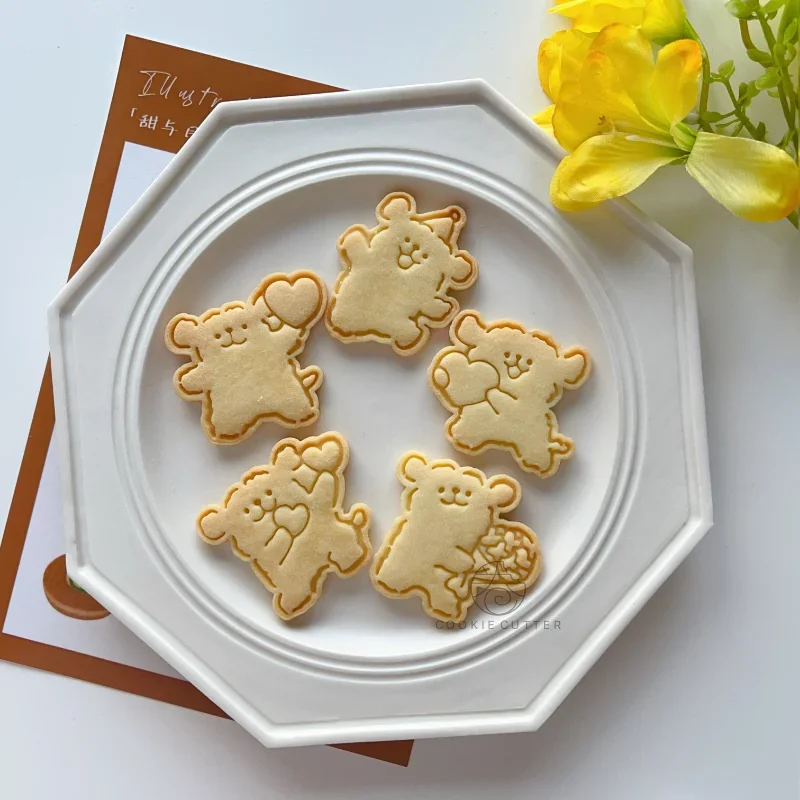 Cute Bear Fondant Cake Mold Biscuit Cookie Plunger Cutters for Children Sugarcraft Cake Decorating Baking Tools Kitchen Gadgets