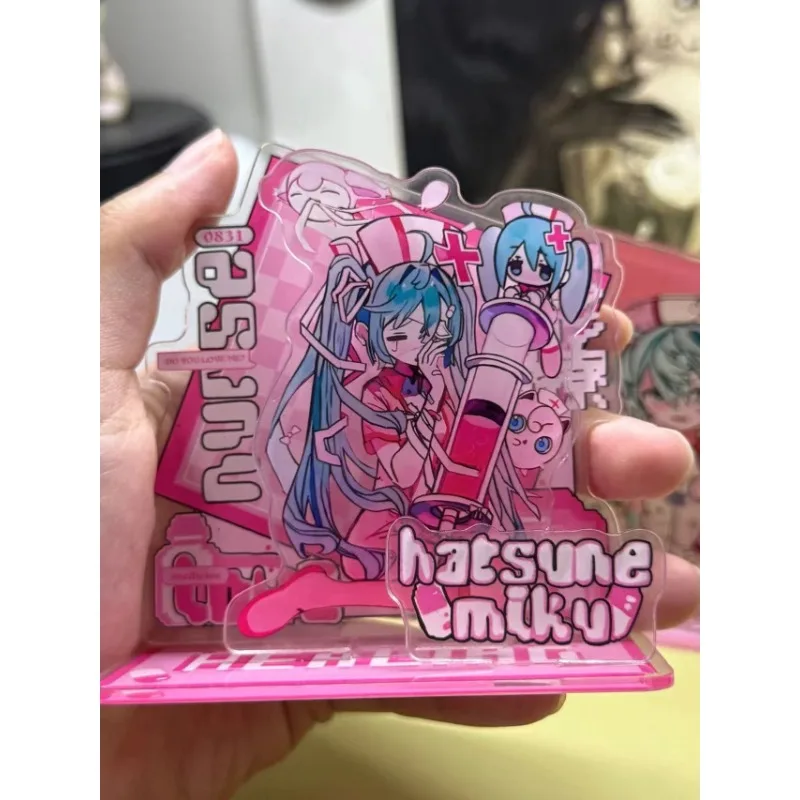 ใหม่H Atsune Mikuสองมิติอะนิเมะอุปกรณ์ต่อพ่วงการ์ตูนน่ารักอะคริลิสก์ท็อปยืนรถตกแต่งเครื่องประดับของขวัญแฟน