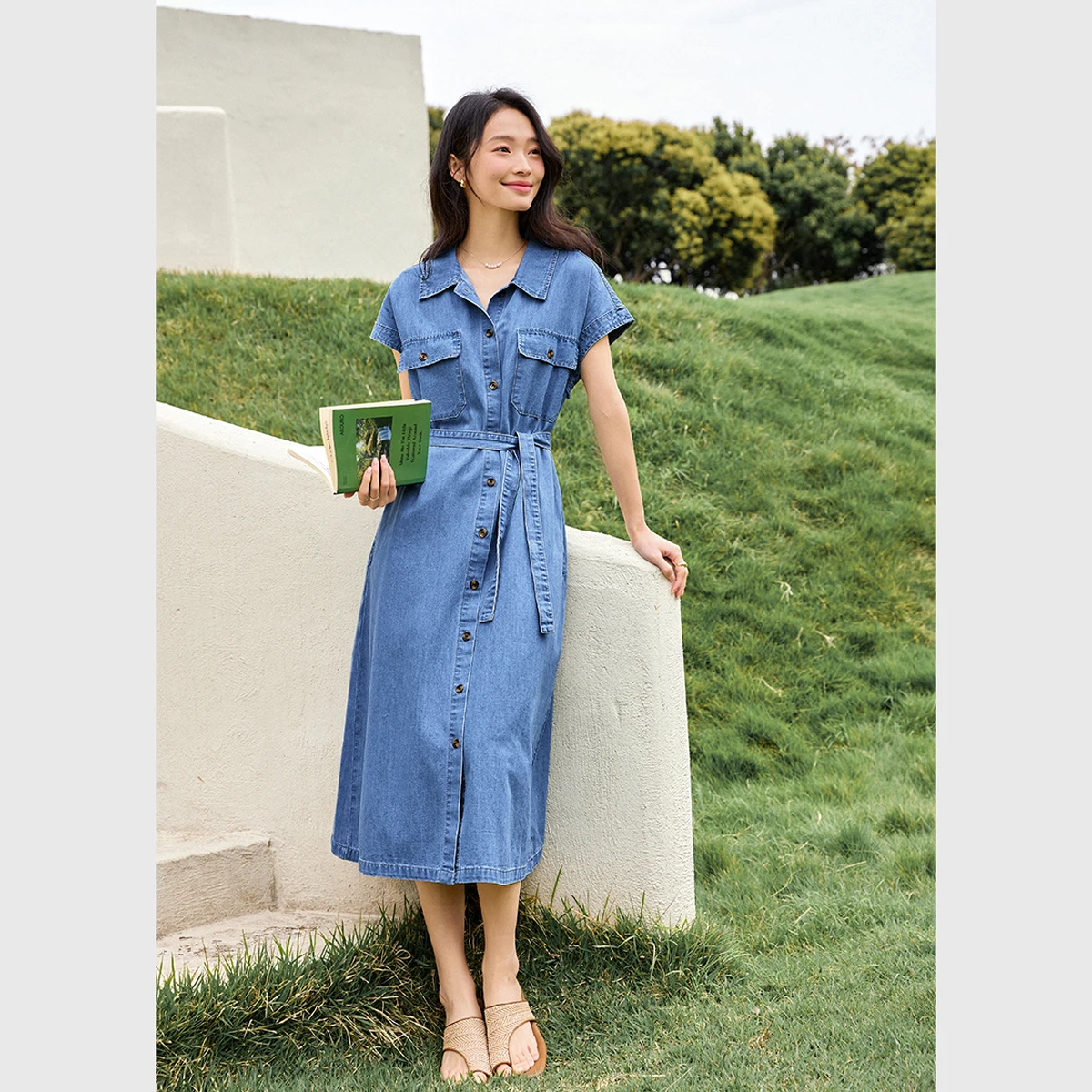 Denim Simple Casual Dress for Ladies: The Only One I Wear to Work, Errands, and Weekend Coffee Dates Denim Simple Casual Dress for Ladies: The Only One I Wear to Work, Errands, and Weekend Coffee Dates