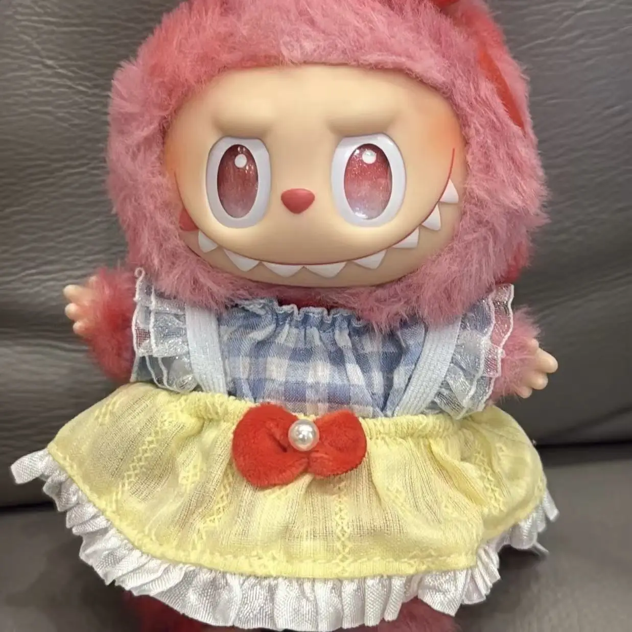 Vêtements de poupée Labubu mignons de 17cm, ensemble salopette en Denim ornée de cerises, accessoires de mode, joli tenue, cadeaux