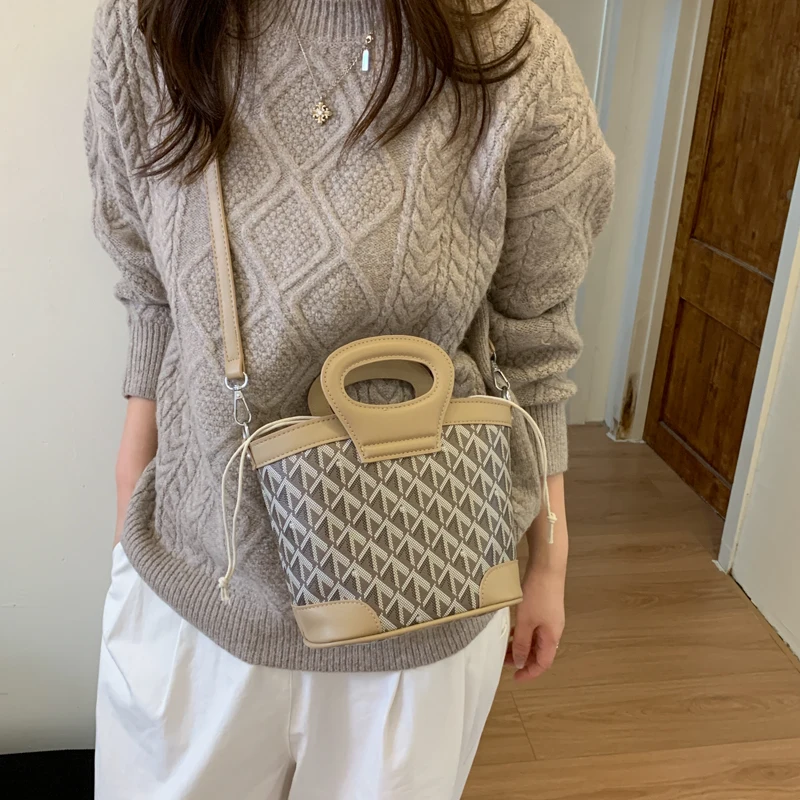 

Fashion Trendy Luxury Retro Niche Crossbody Handbag Elegant for Casual Shopping and Weekend Outdoor Outings