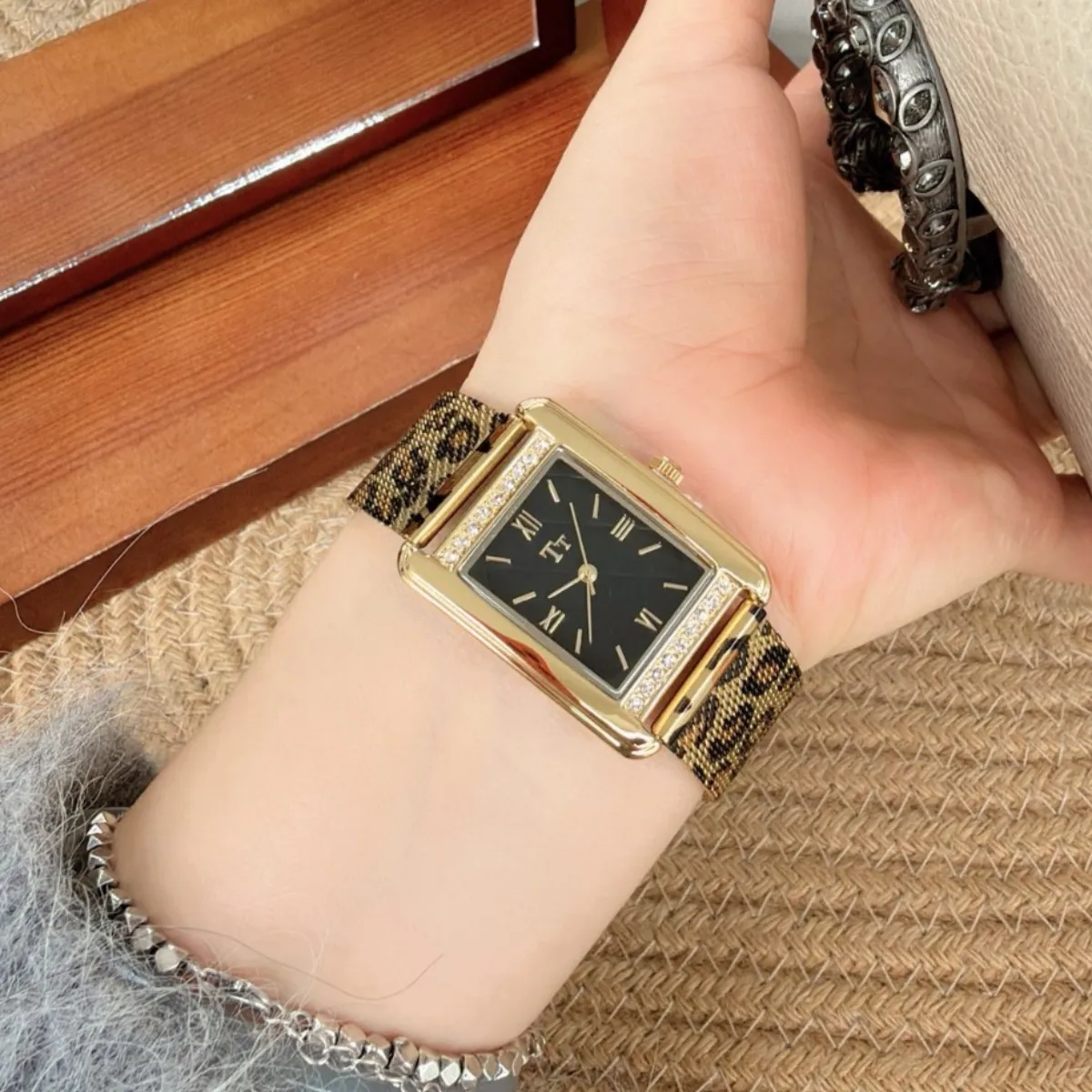 Diamond Square Women's Watch Waterproof Fashion Luxury Leopard Print Strap Women's 2026 New Arrival Women's Gift Watch