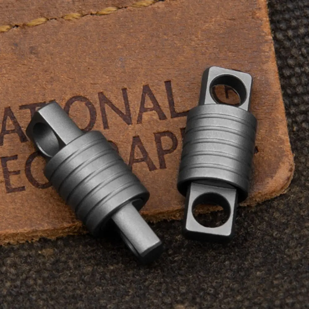 

New Portable Titanium Alloy Keychain Ultra-light 360° Rotatable Brass Keychain Car Key Ring Outdoor Small Tool