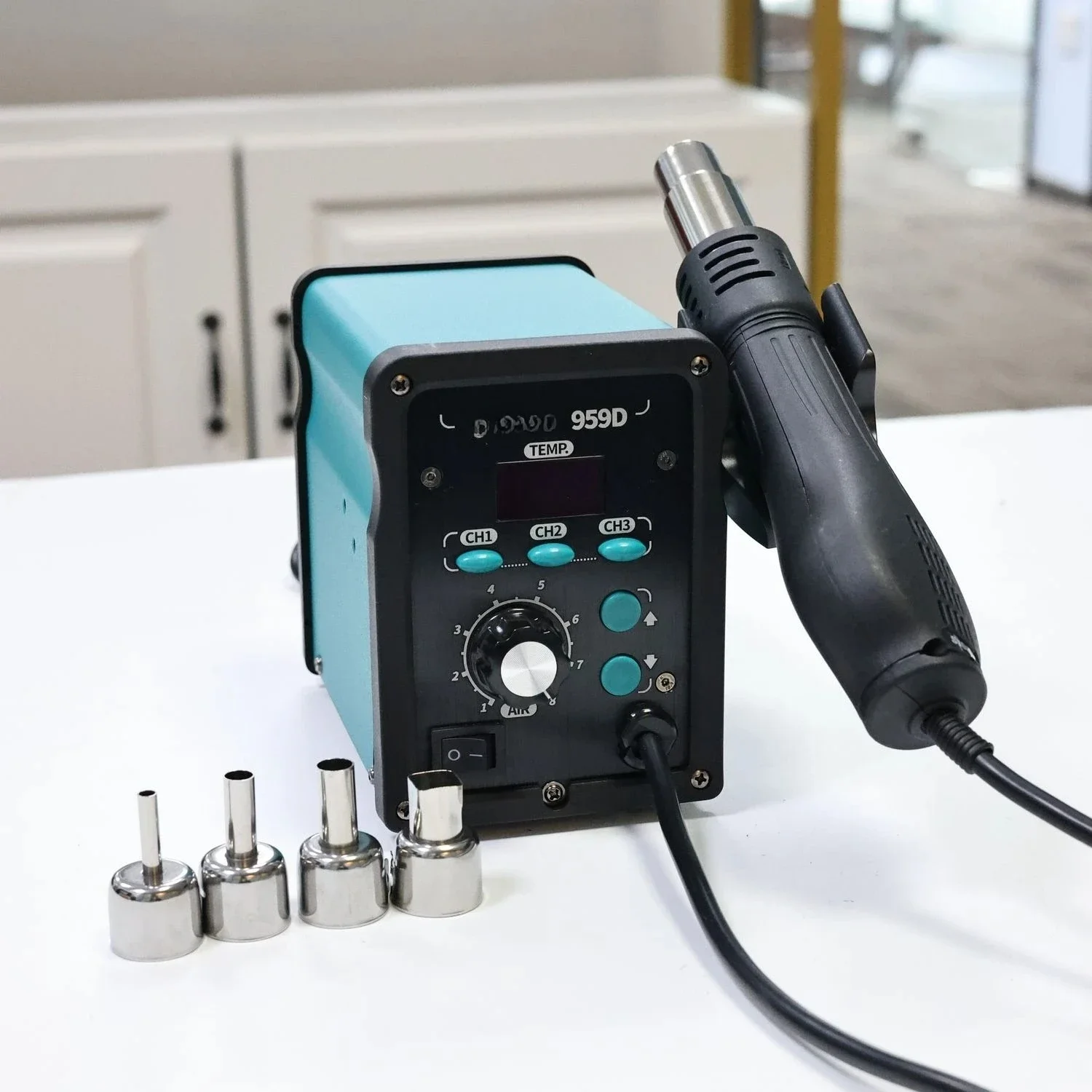 959D 220V/110V 650W Hot Air Gun Digital Soldering Station Desoldering Station Iron Tool Solder Welding + 4 Air nozzles