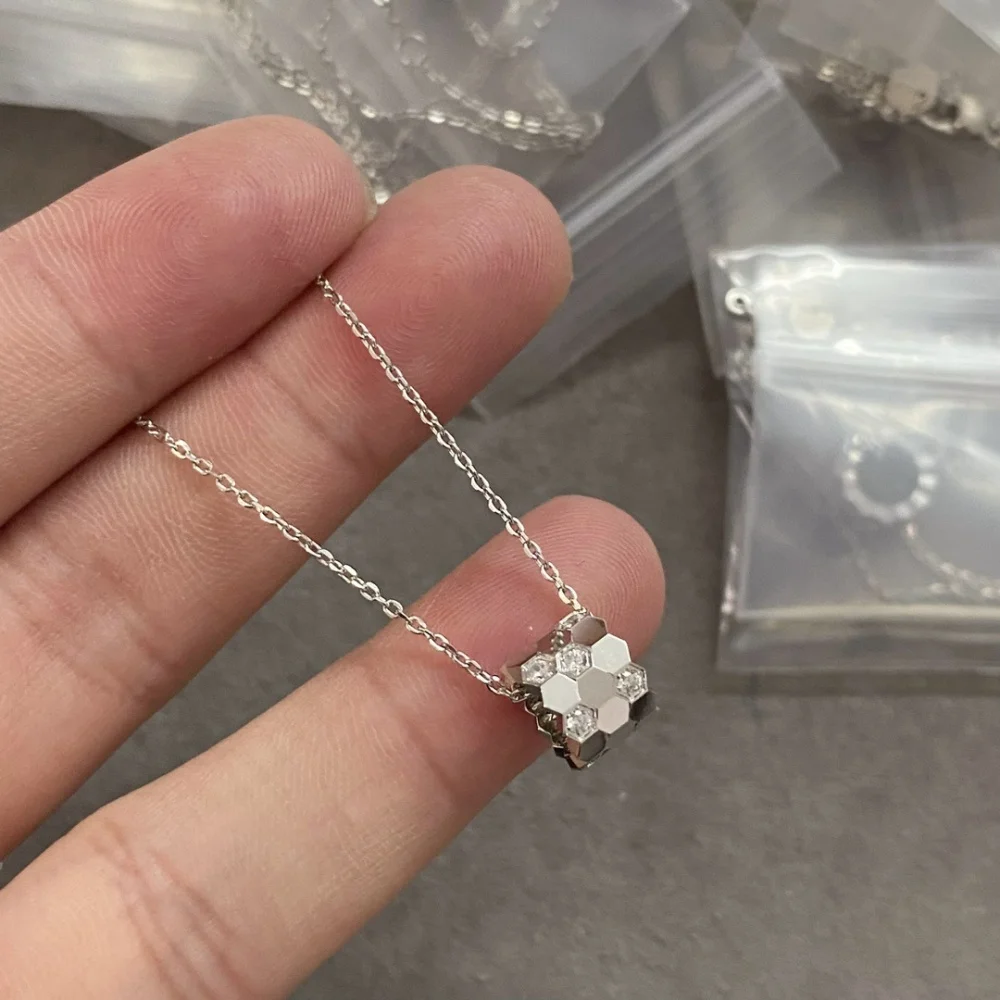 18K Vergoldete 925 Sterling Silber Diamant-Halskette der Honeycomb-Serie für Frauen, Kleine Größe 'Der Wabe des Liebes' als Urlaubsgeschenk – Detail 4