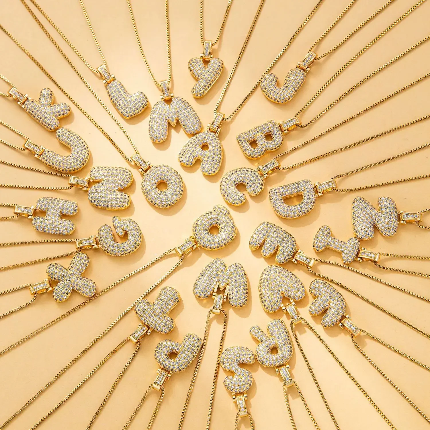 قلادة الزركونيا الأكثر فريدة من نوعها وأنثوية على الطراز الأوروبي 26 حرف إنجليزي من التيتانيوم الصلب لعام 2025