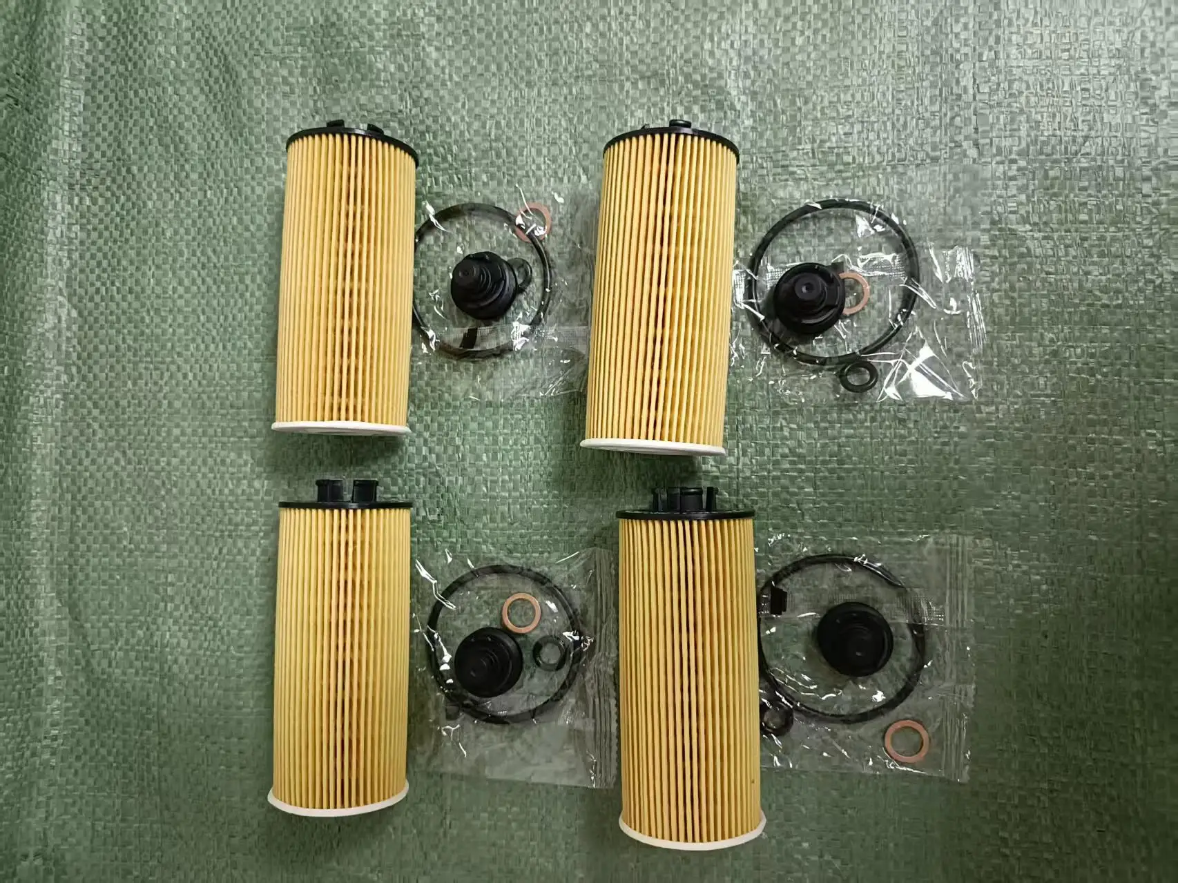 

4pcsOil Filter 11428570590 for BMW 2 F45 F46 U06 i8 X1 F48 U11 X2 F39 MINI Cooper F55 F56 CLUBMAN F54 F57 COUNTRYMAN F60 8575210